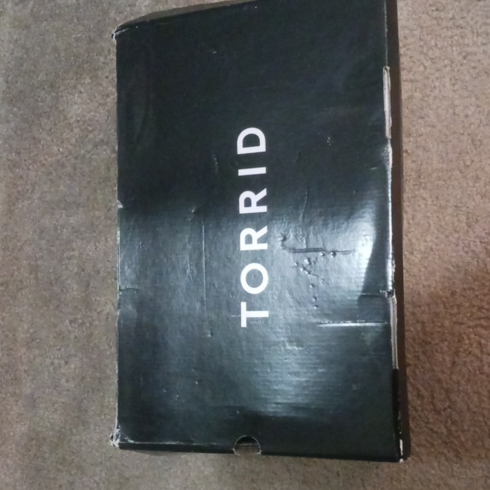 Brand new knew boots